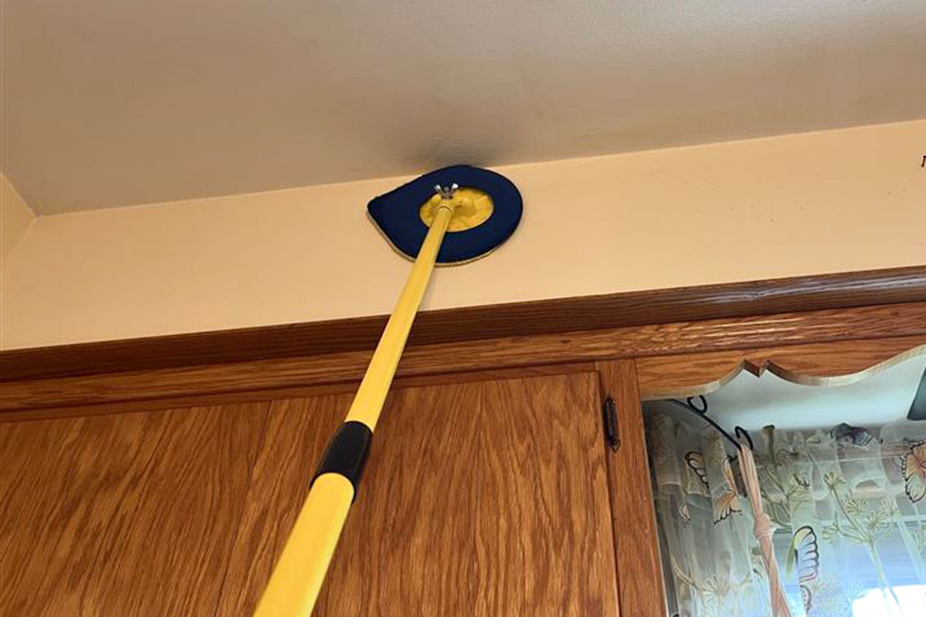 Chomp Wall Mop Review: Is This The Best Mop for Washing Walls in 2024? (TikTok-Approved)